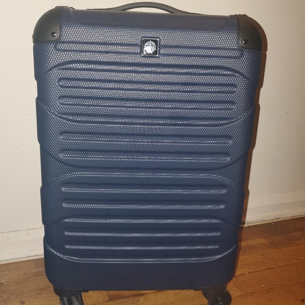Skyline 20" Carry On Spinner Suitcase - Navy